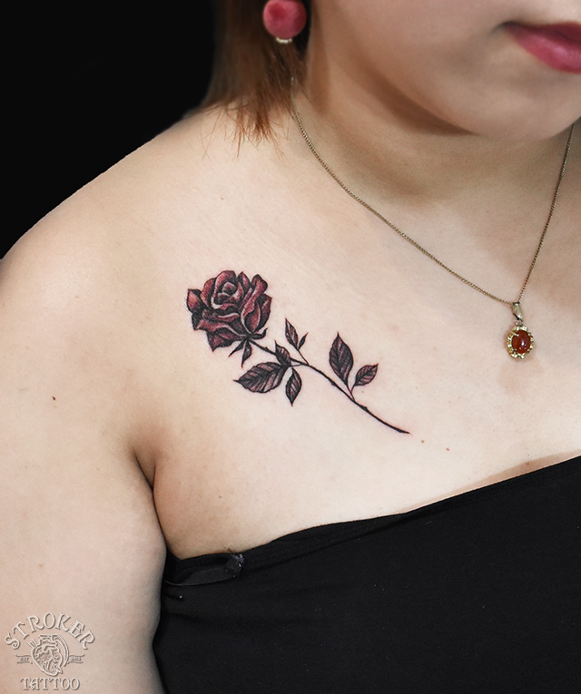 赤薔薇女性タトゥー