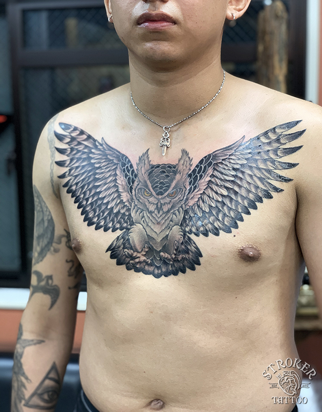 胸のフクロウ 一万円札ツーフェイスのタトゥー Stroker Tattoo
