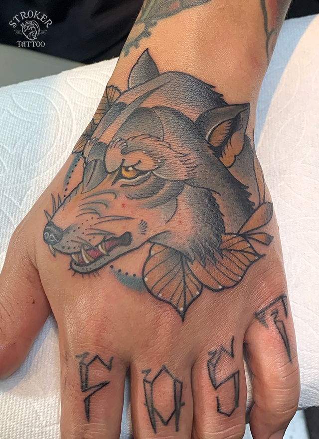 ウルフ、狼のタトゥー、手の甲タトゥー