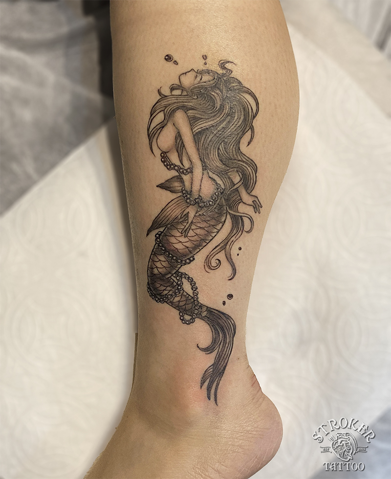 女性モチーフのタトゥー Stroker Tattoo