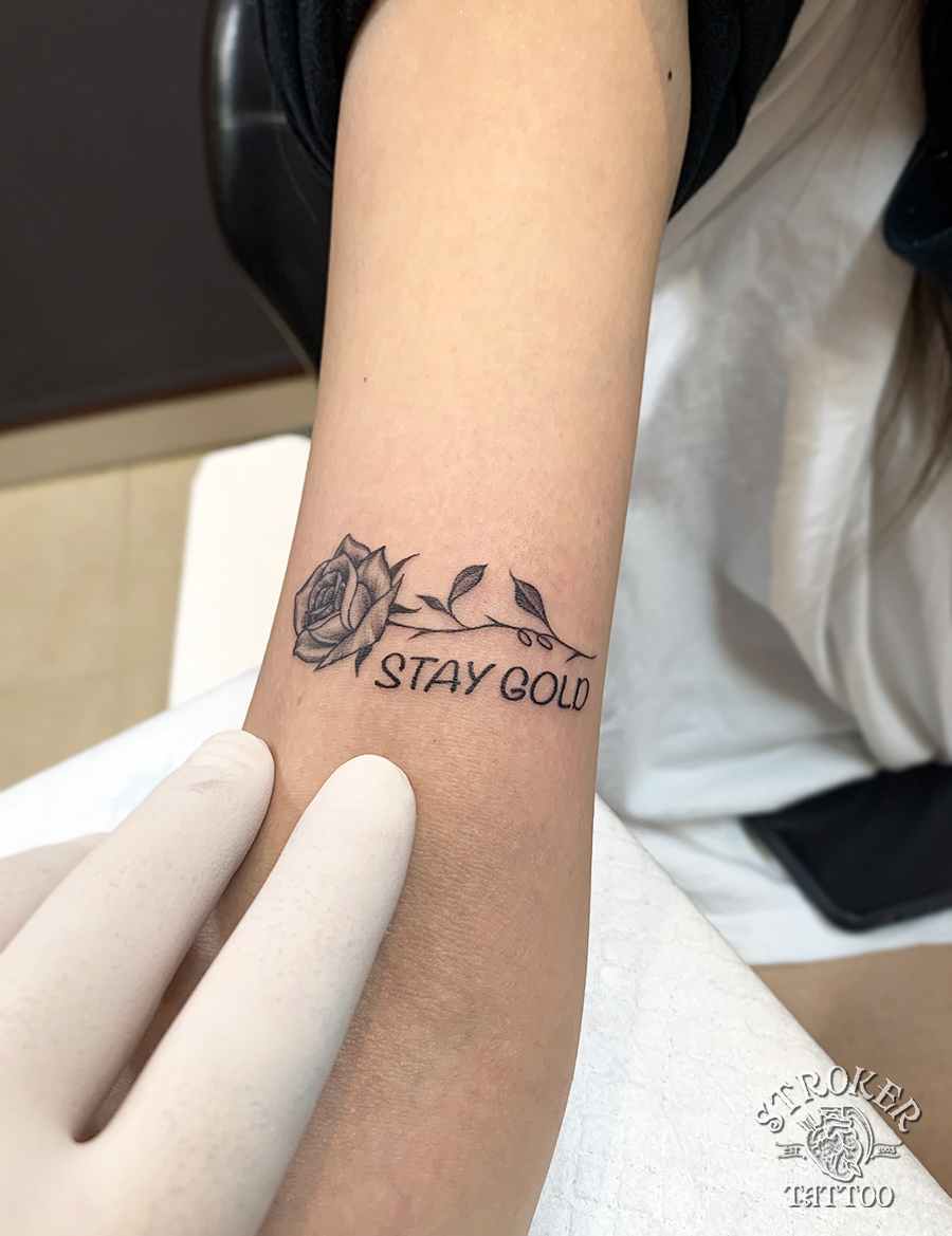 女性のボタニカルタトゥー Stroker Tattoo