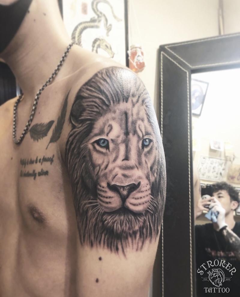 Lion ブラックアンドグレー Stroker Tattoo