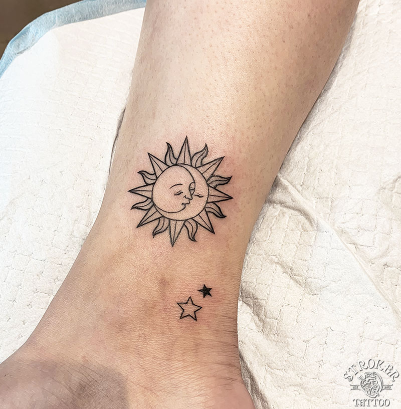 月と太陽と星のタトゥー Stroker Tattoo