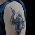 蛇とクロス 十字架 タトゥー