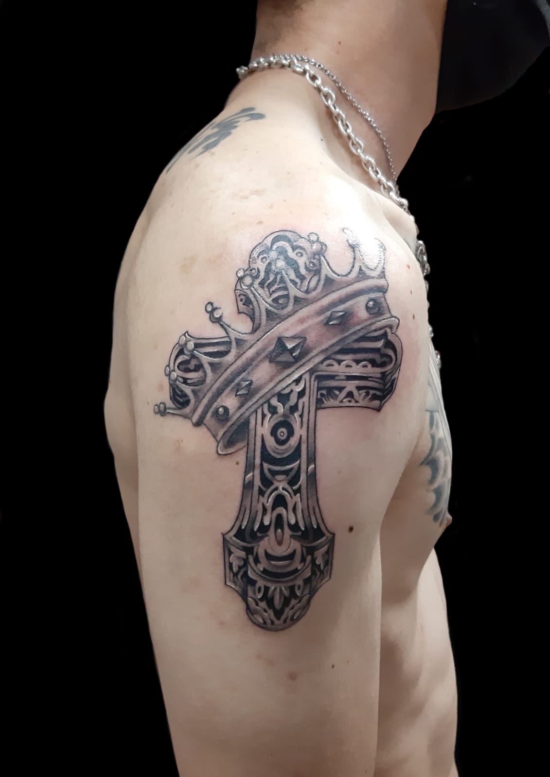王冠と十字架 Stroker Tattoo
