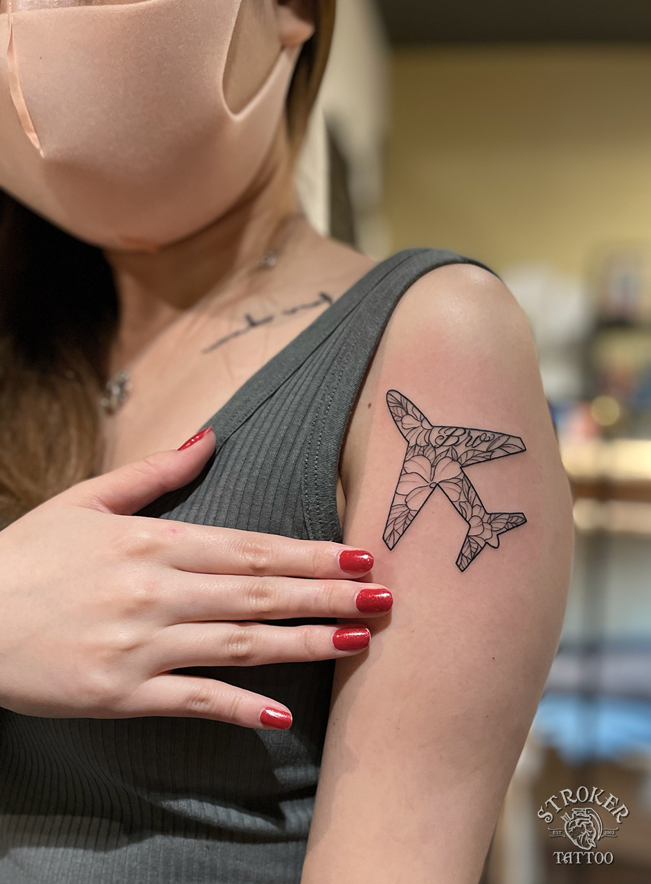 飛行機のタトゥー、女性のタトゥー