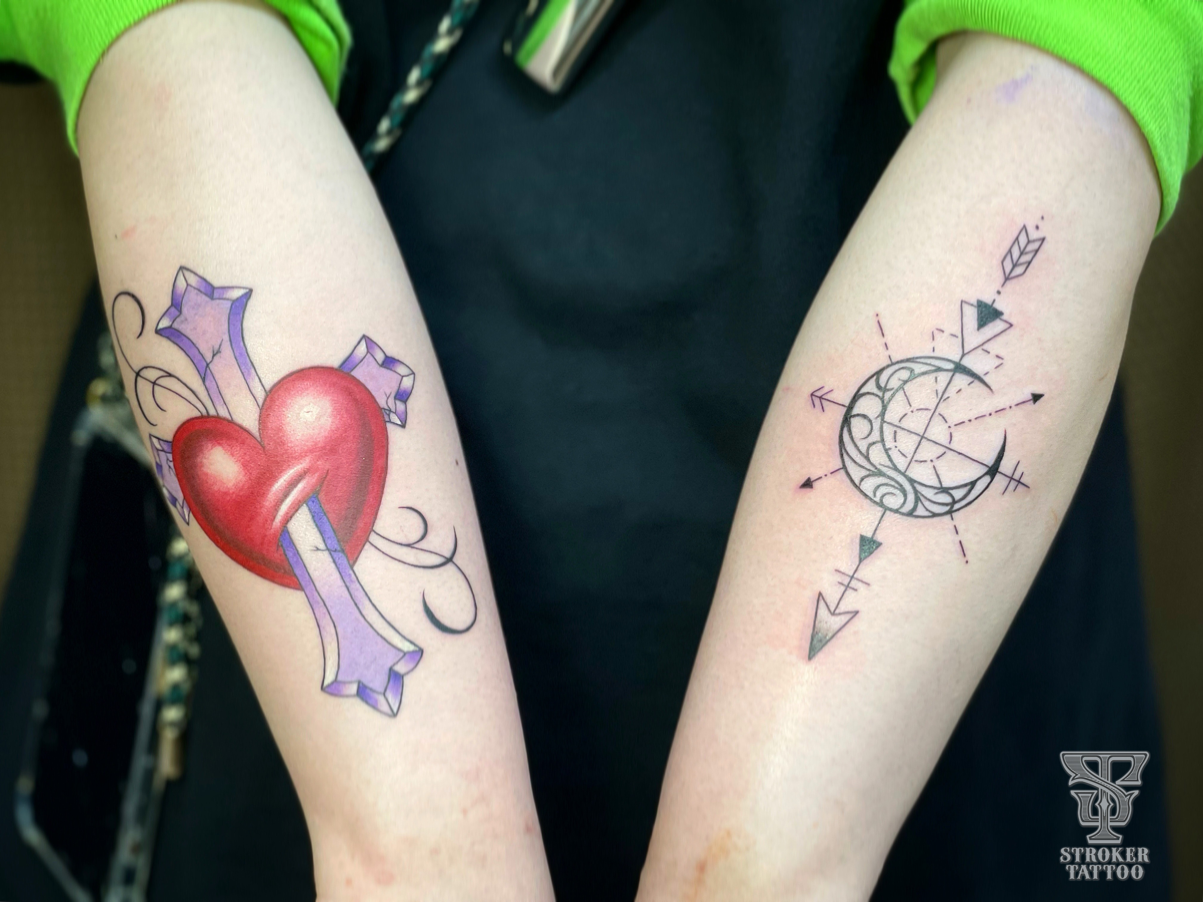 ジオメトリックタトゥー　十字架　ハート　タトゥー　cross Heart tattoo