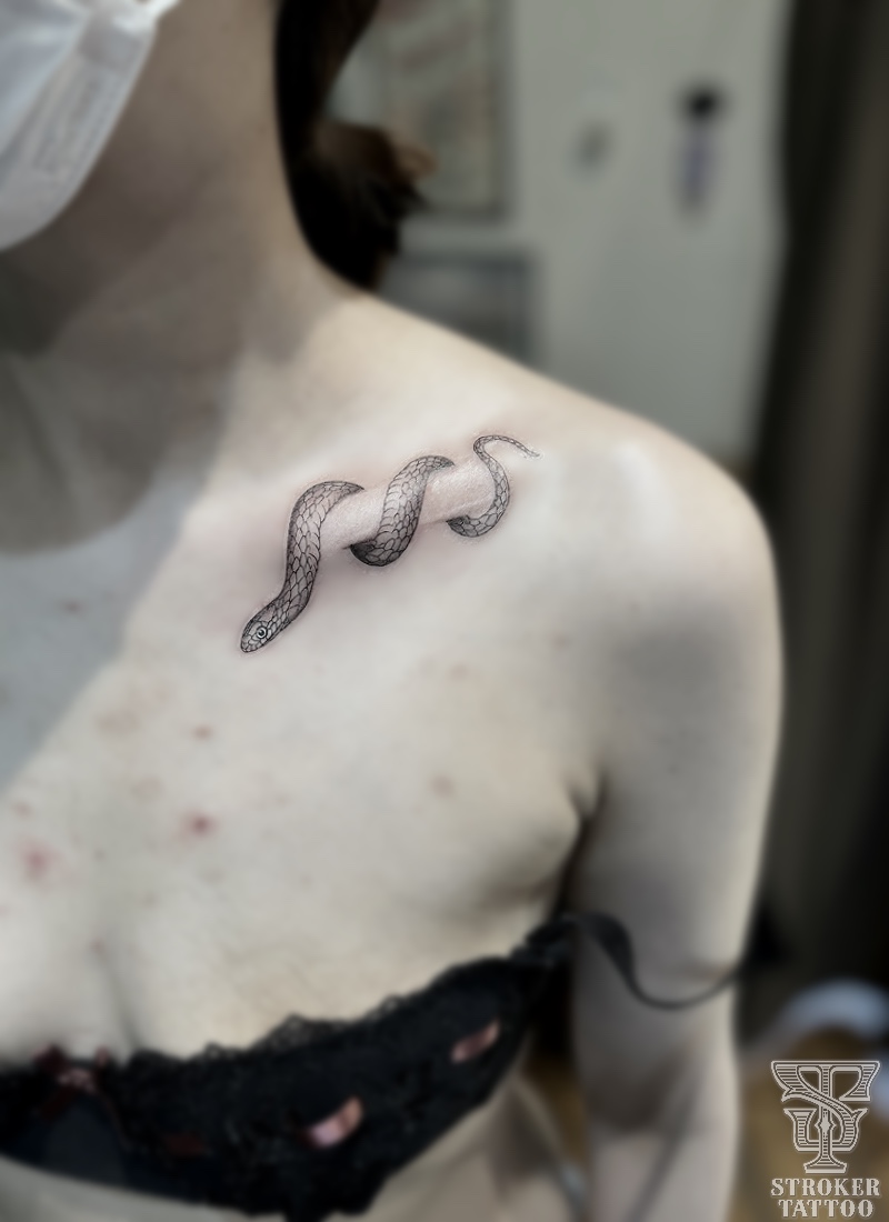 鎖骨に巻き付く蛇 背骨に巻き付く蛇 これから Stroker Tattoo