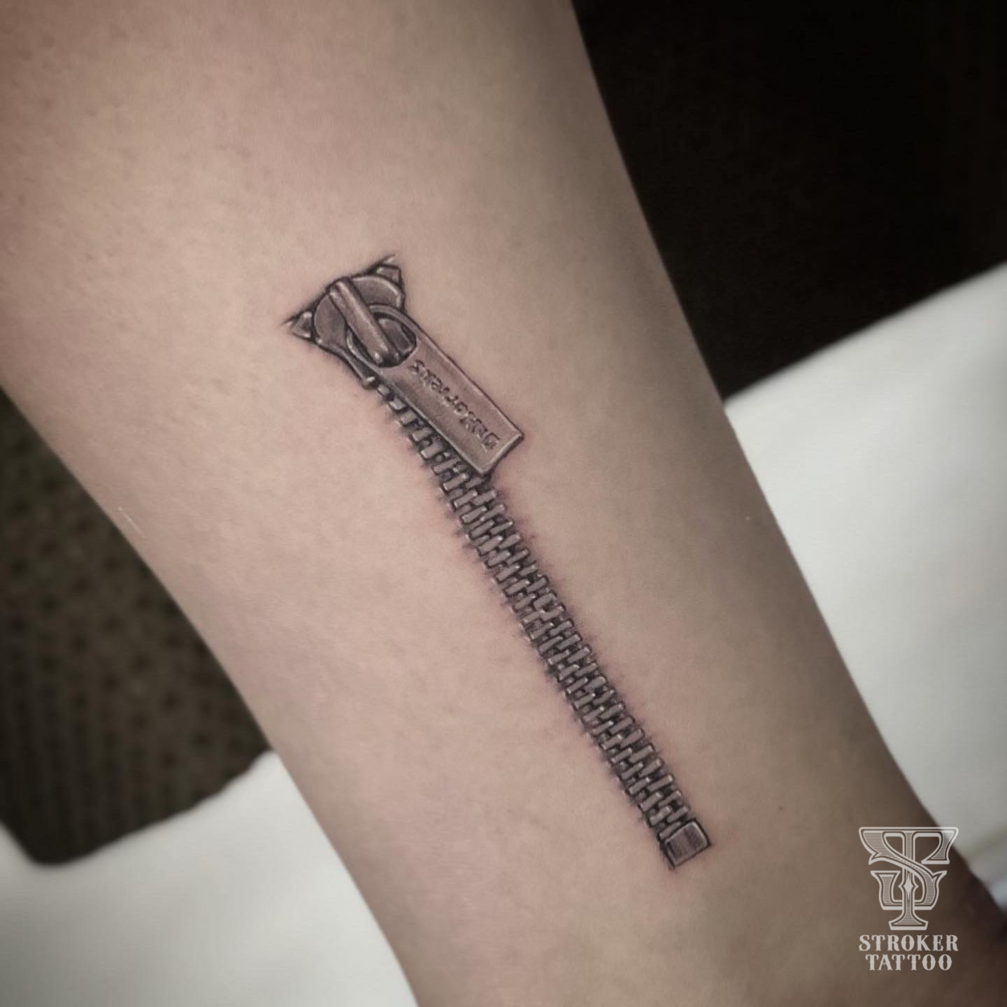 Dr.Martens tattoo ドクターマーチン タトゥー ジッパー Zipper ファスナー 足首タトゥー リアリスティック Realistic