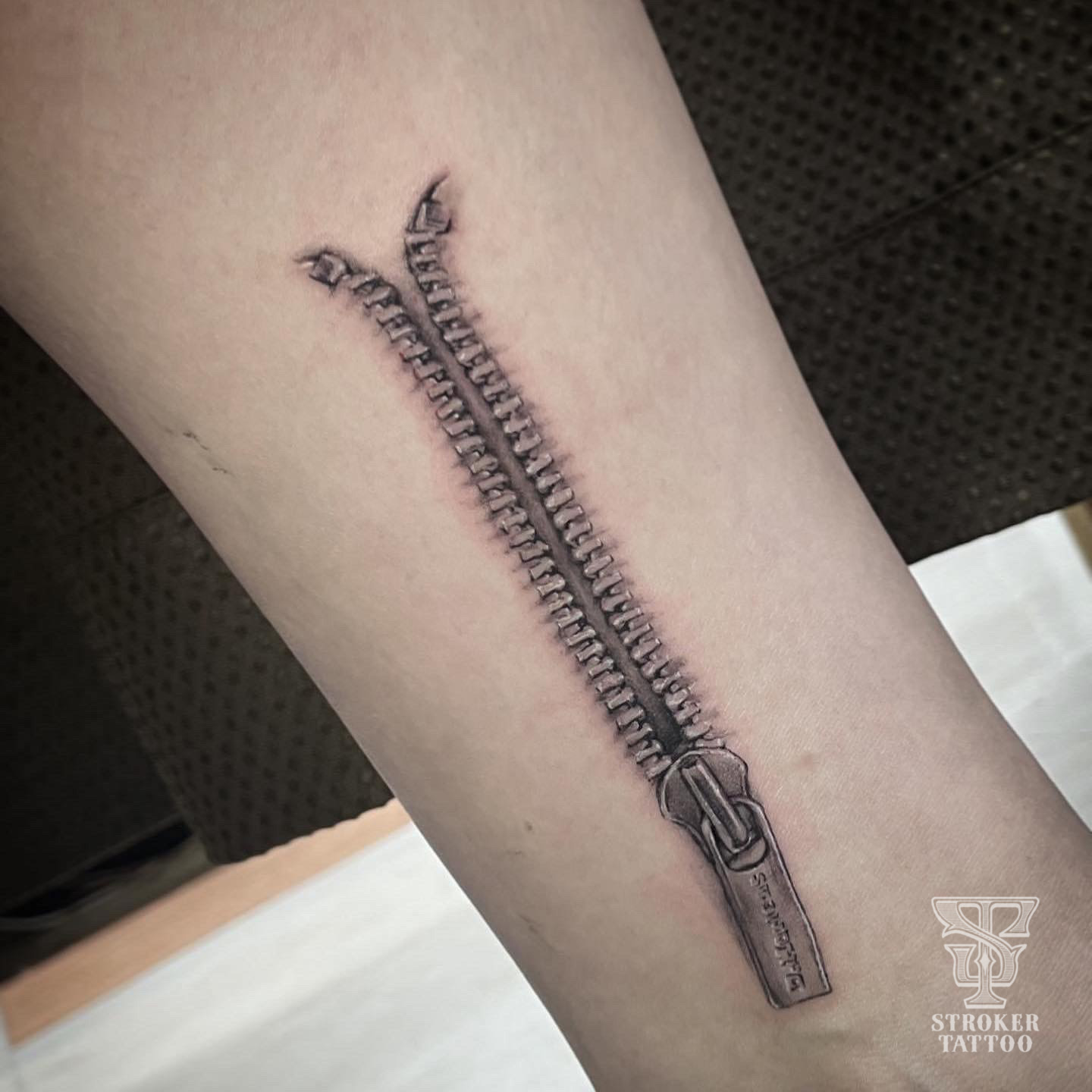 Dr.Martens tattoo ドクターマーチン タトゥー ジッパー Zipper ファスナー 足首タトゥー リアリスティック Realistic