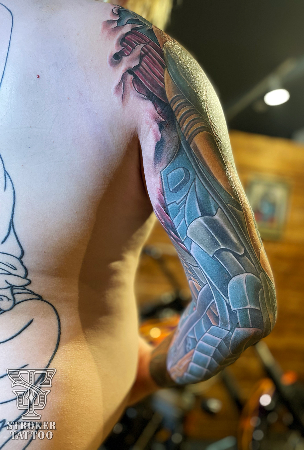 アキラ鉄雄の裏面タトゥー