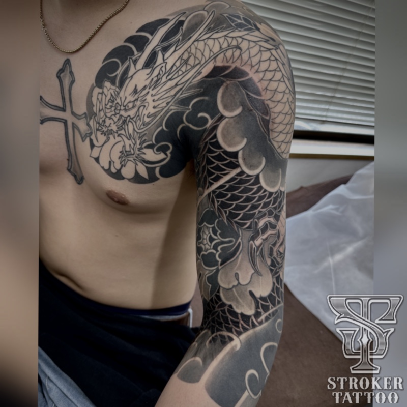 横浜和彫り　和彫り　胸割七分