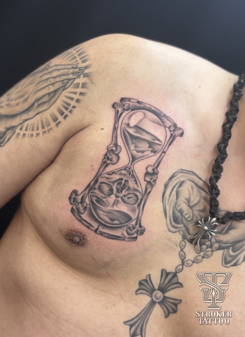 砂時計タトゥーブラックアンドグレー