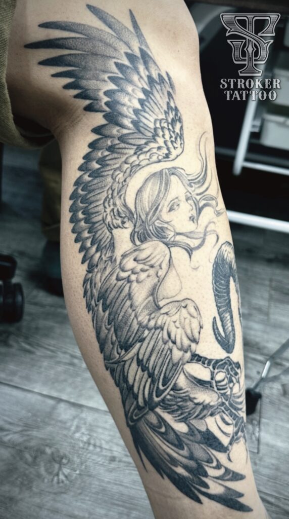 彫師アヤカ　ブラックワークタトゥー　ダークタトゥー　