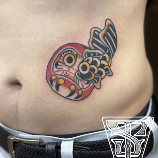 だるま　金魚　タトゥー　和彫　出目金　オリジナルデザイン　横浜タトゥー